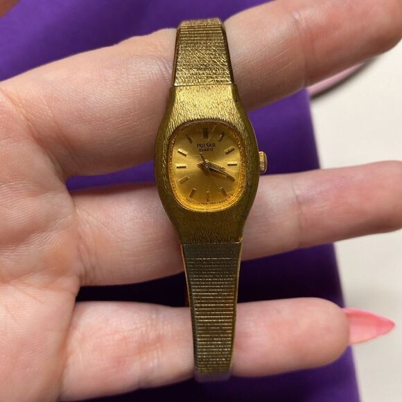 💛 Vintage Gold Plated Pulsar Quartz Watch - Picture 4 of 5